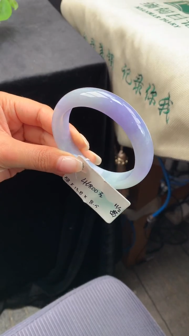 【闪购商品】翡翠手镯未镶嵌 #情人节#送礼，下单联系客服核对地址~