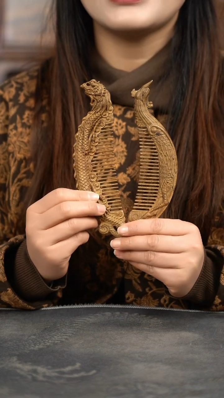 【闪购商品】金丝楠木雕拆房老料精工龙凤梳