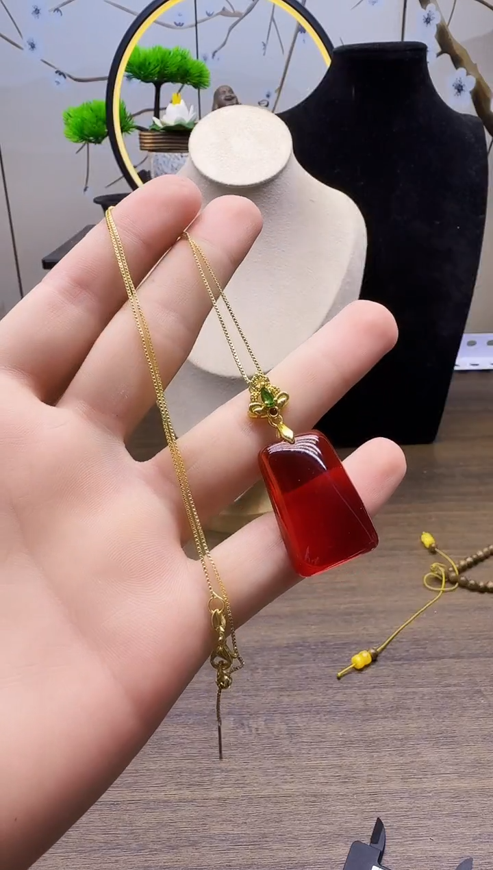 14K金镶嵌吊坠(赠链)血珀D20