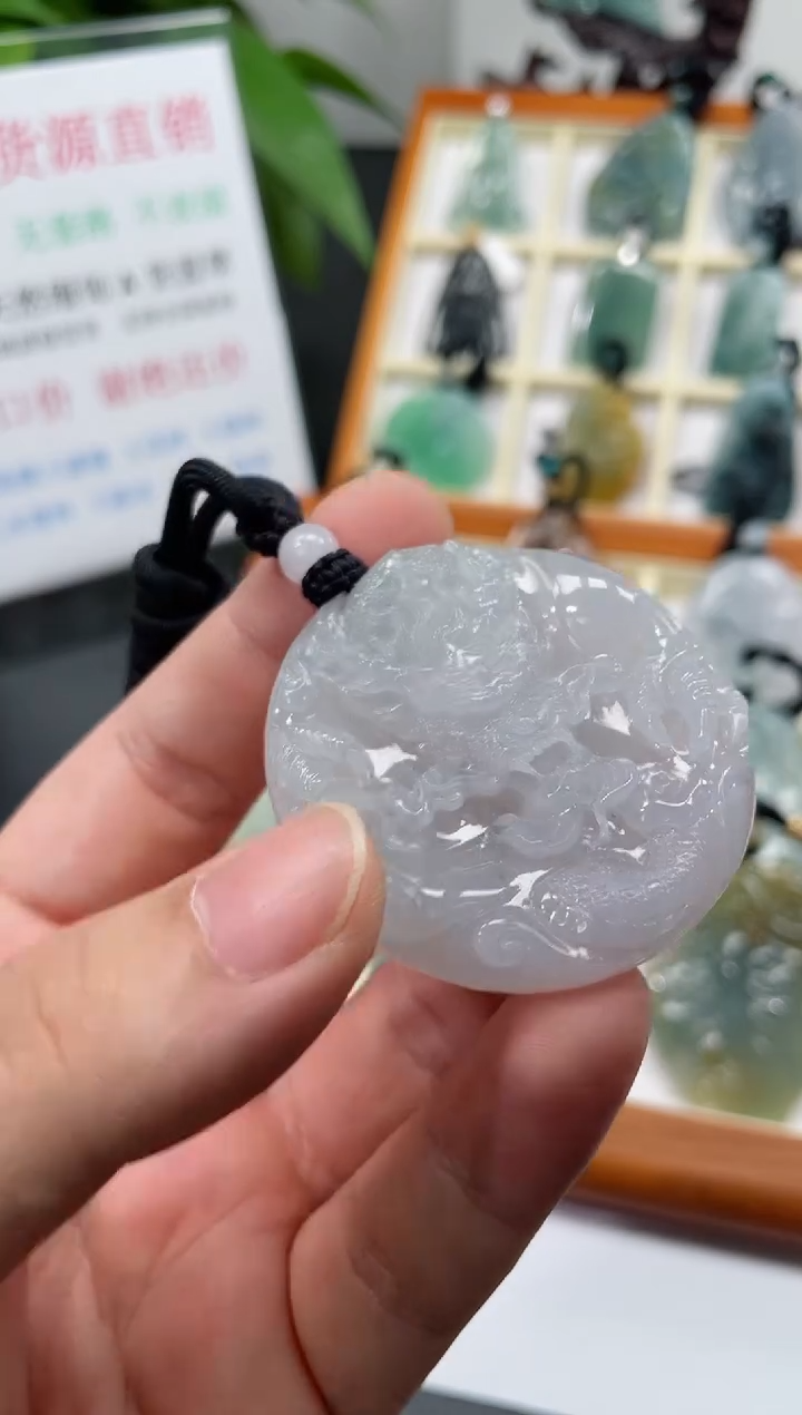 【闪购商品】翡翠颈饰未镶嵌龙