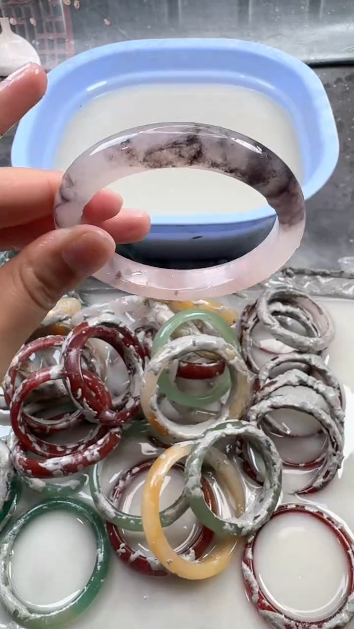 石英质玉手镯未镶嵌75
