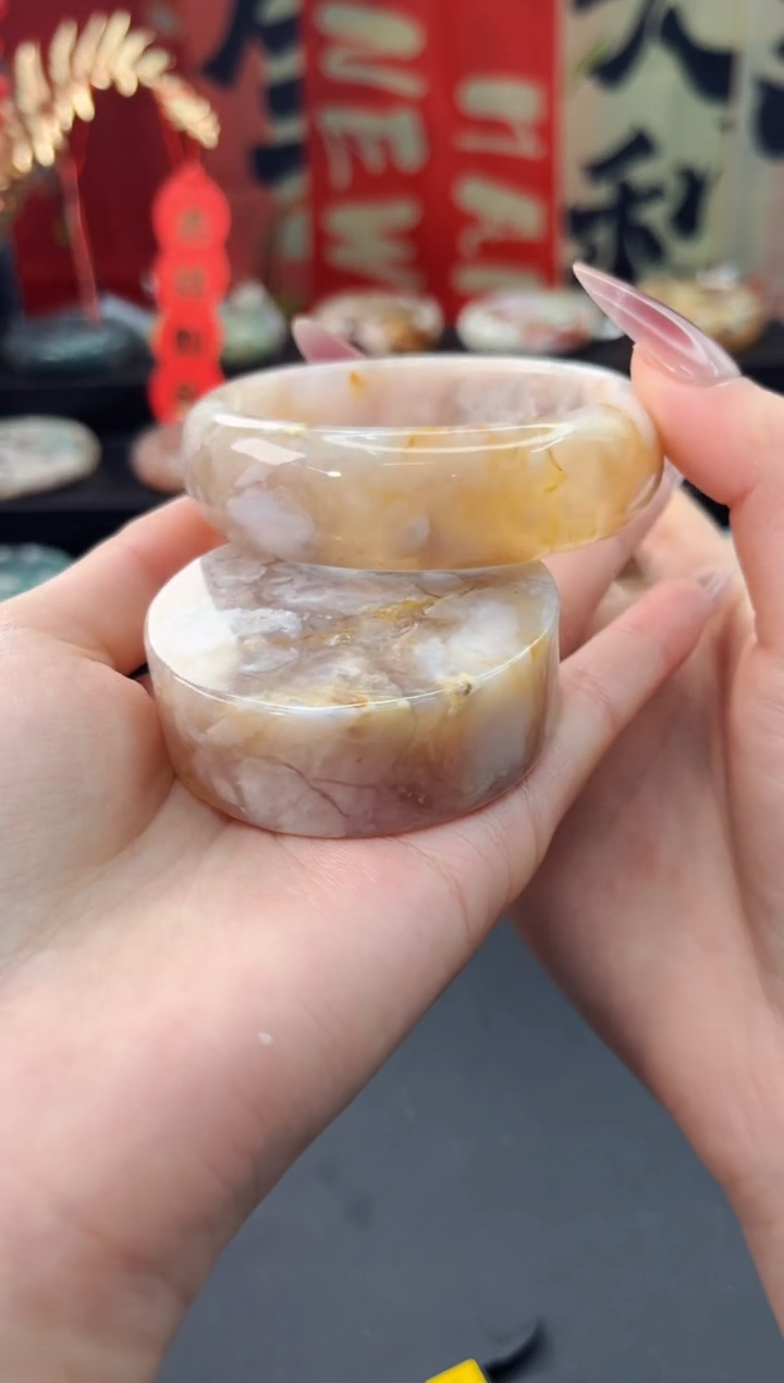 【闪购商品】石英质玉手镯未镶嵌赠送镯心（56圈口）无证书