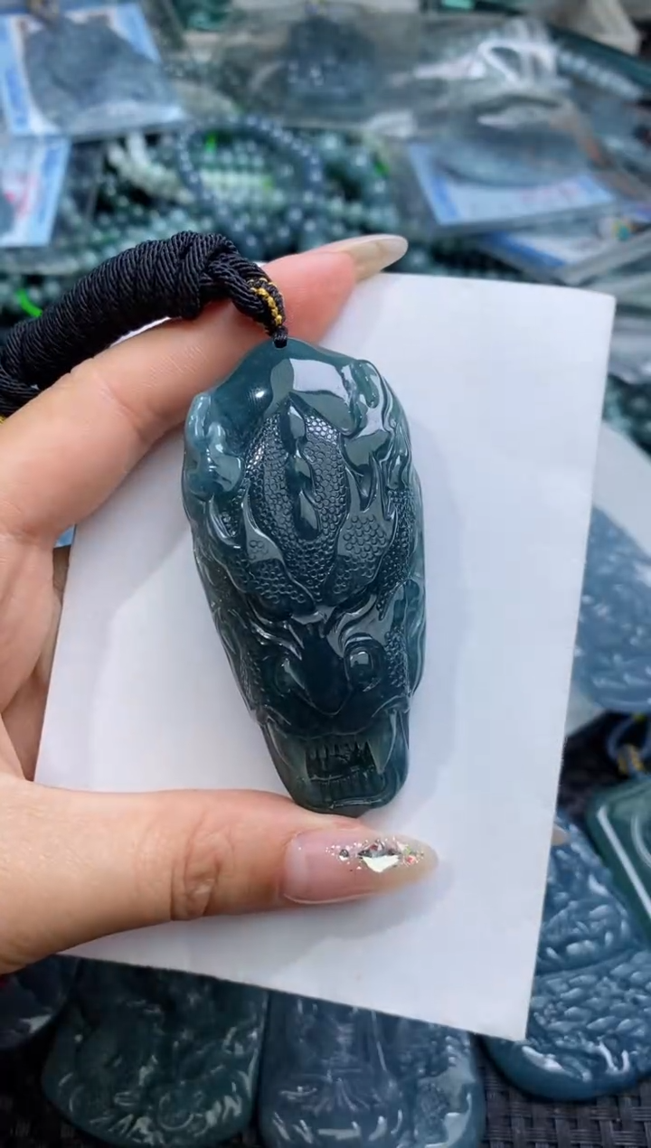 【闪购商品】翡翠颈饰未镶嵌          