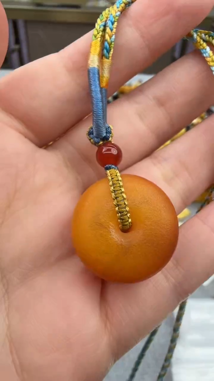 琥珀颈饰未镶嵌25秒拍号 假一罚三