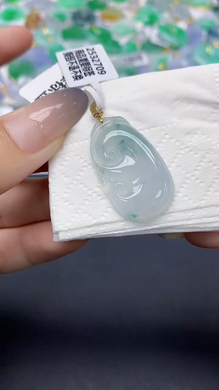 翡翠18K金镶嵌颈饰天然缅甸a货翡翠