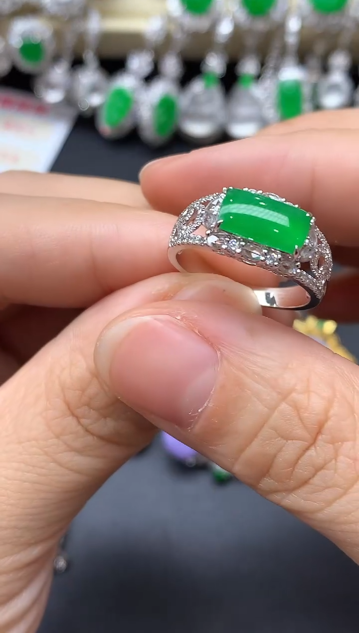 18K金镶嵌戒指翡翠780-中国好珍宝