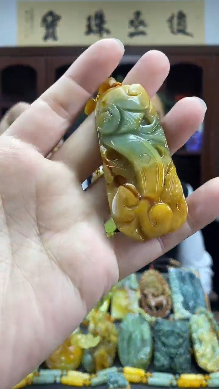 未镶嵌蛇纹石玉挂件多样性发货其中发一