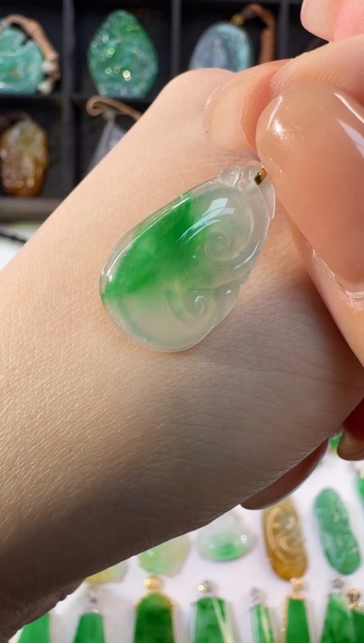 颈饰18K金镶嵌翡翠缅甸A货翡翠