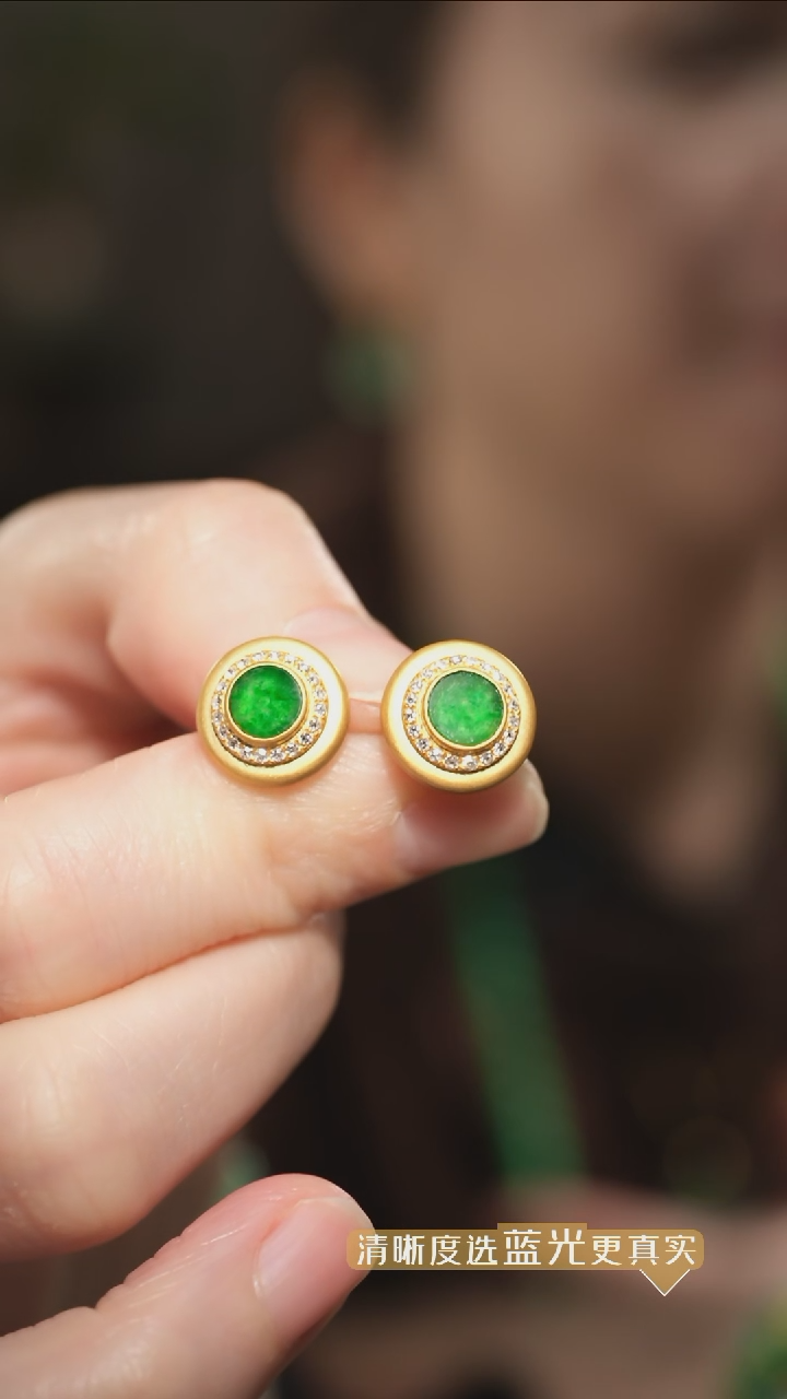 【闪购商品】翡翠耳钉18K金镶嵌辣绿翡翠圆牌耳钉