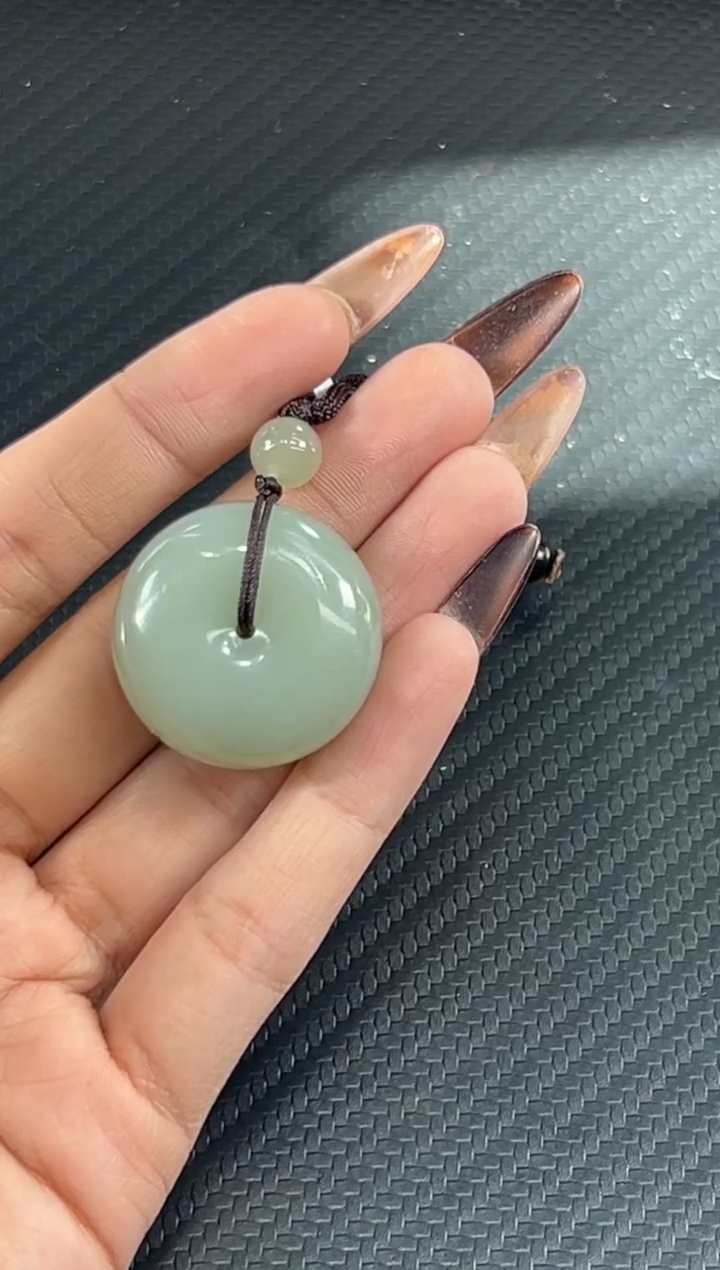 吊坠(赠链)未镶嵌和田玉且末近矿微色差平安扣j