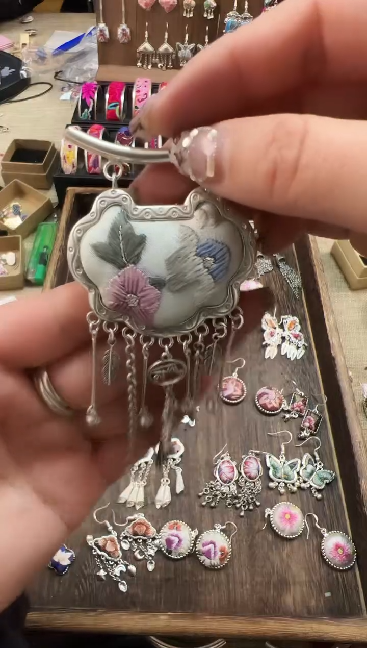 【闪购商品】织绣民族风老绣饰品109