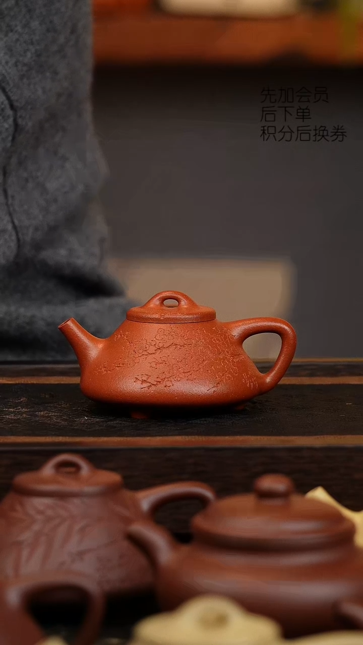 茶壶紫砂子冶 140cc 40目99纯红降坡 梅花刻绘