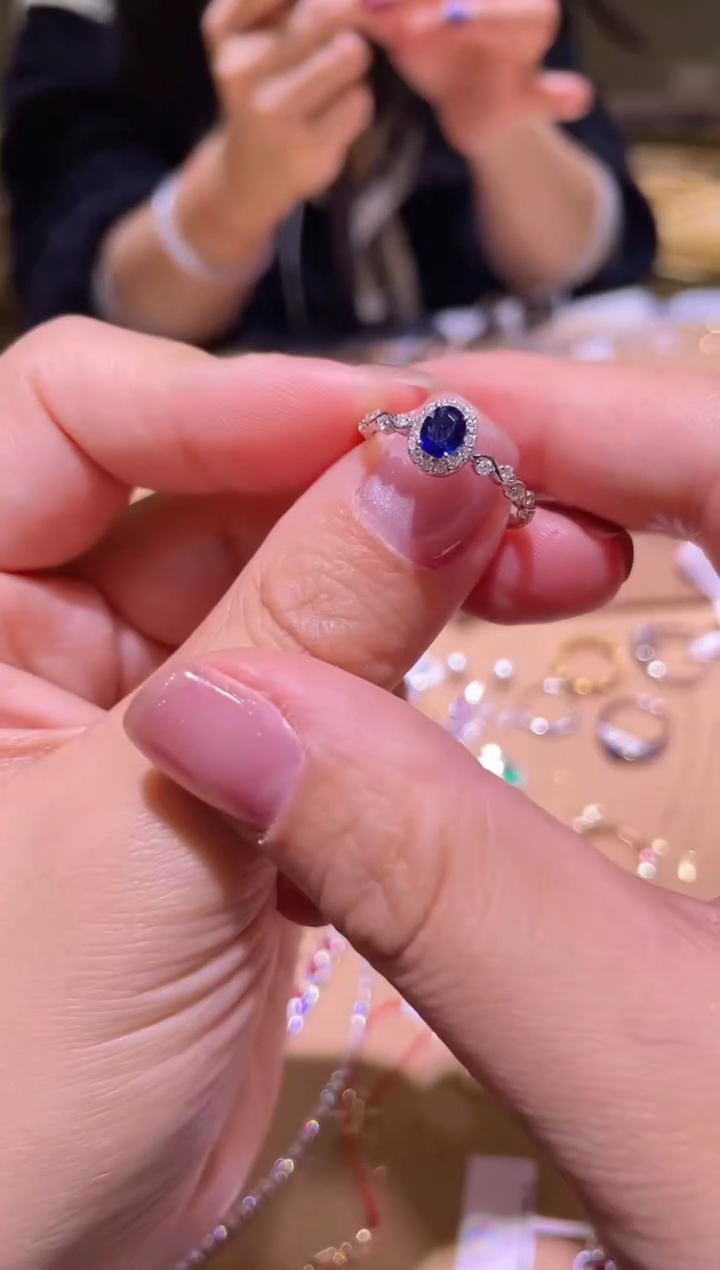 【闪购商品】蓝宝石戒指18K金镶嵌18K金蓝宝石钻石戒指