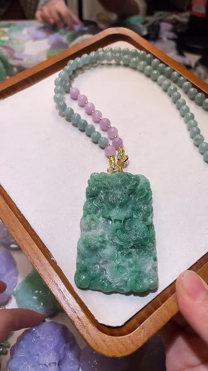 翡翠未镶嵌颈饰吊坠