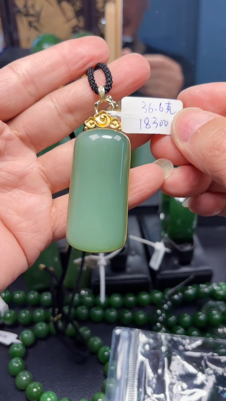 【闪购商品】和田玉（碧玉）吊坠(赠链)18K金镶嵌1