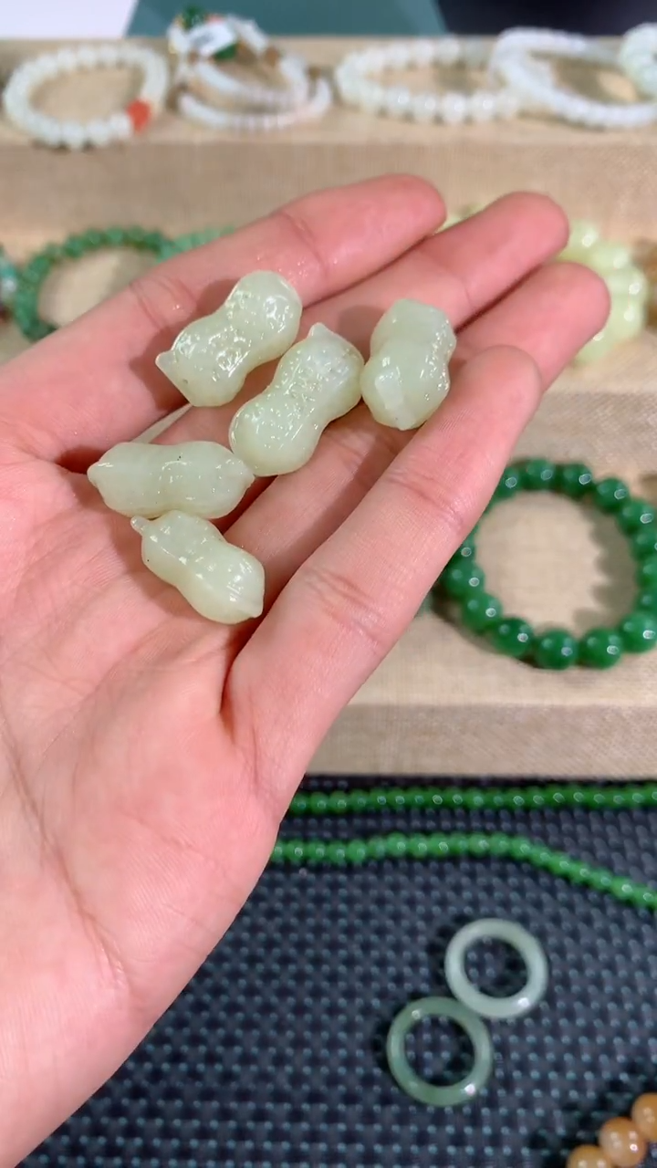 吊坠(赠链)未镶嵌和田玉和田玉吊坠多样性发货拍一发一