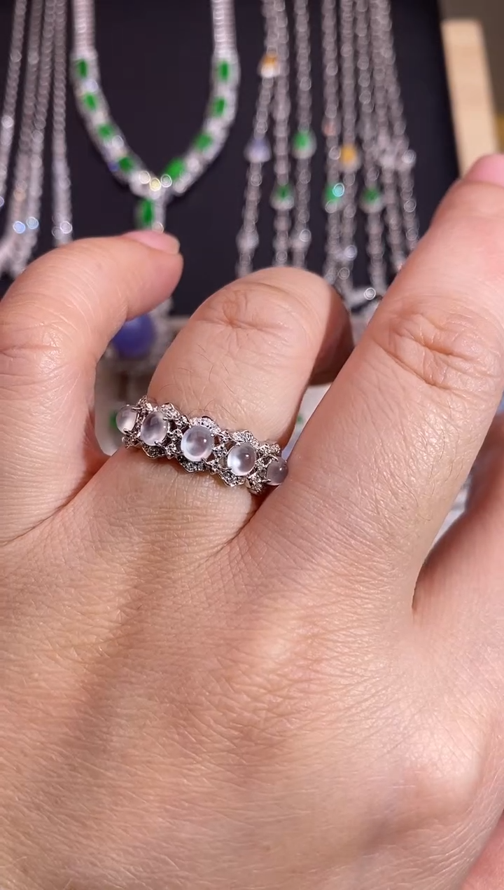 18K金镶嵌戒指翡翠戒指