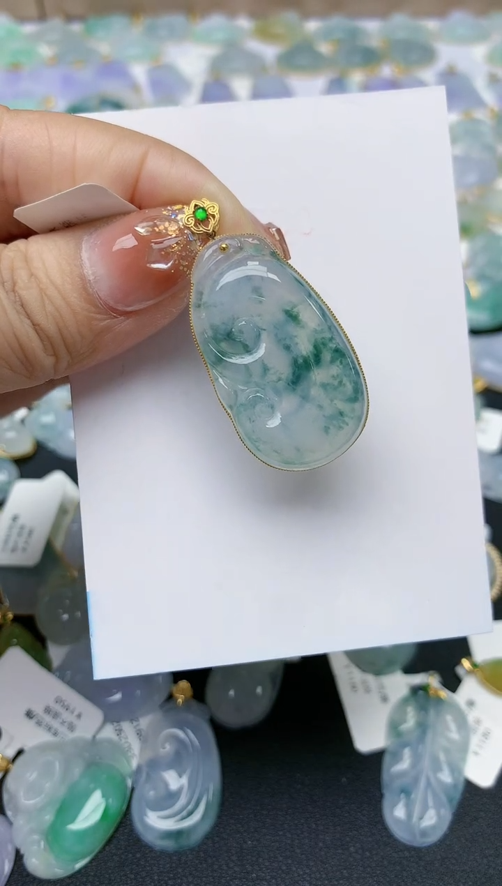 翡翠18K金镶嵌颈饰天然翡翠A货