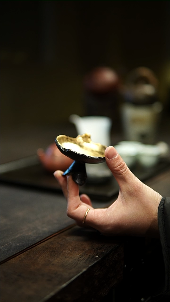 【闪购商品】张小恒陶泥黑金三足烛台