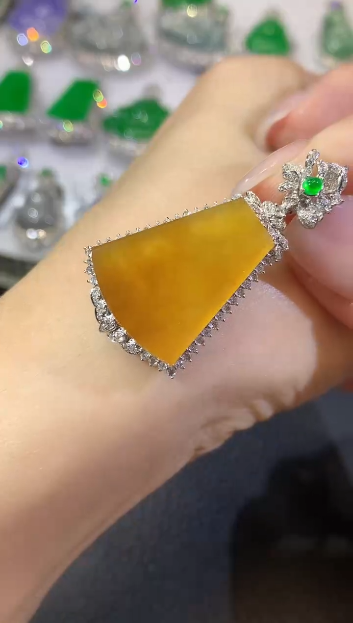 【闪购商品】翡翠18K金镶嵌吊坠(不含链)D40 