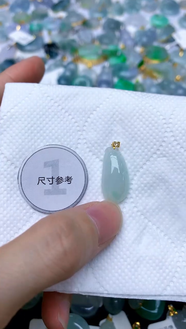 颈饰18K金镶嵌翡翠天然A货翡翠