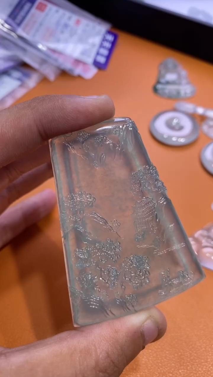 【闪购商品】翡翠颈饰未镶嵌山水9800