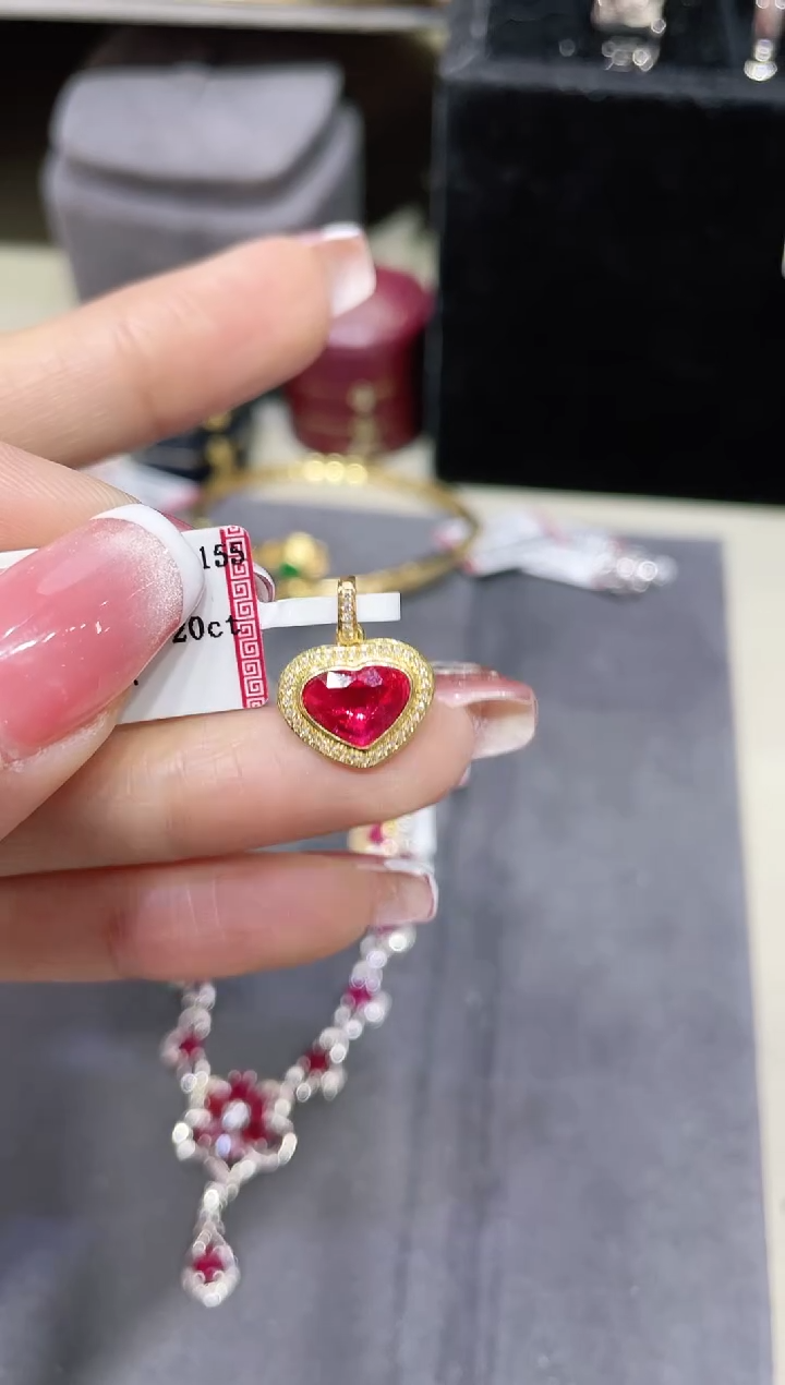 【闪购商品】红宝石吊坠18K金镶嵌·