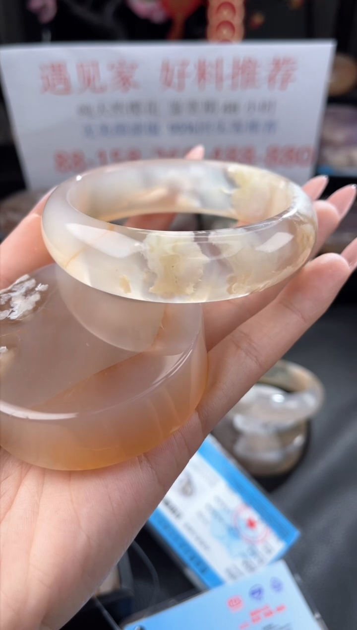 【闪购商品】石英质玉手镯未镶嵌62