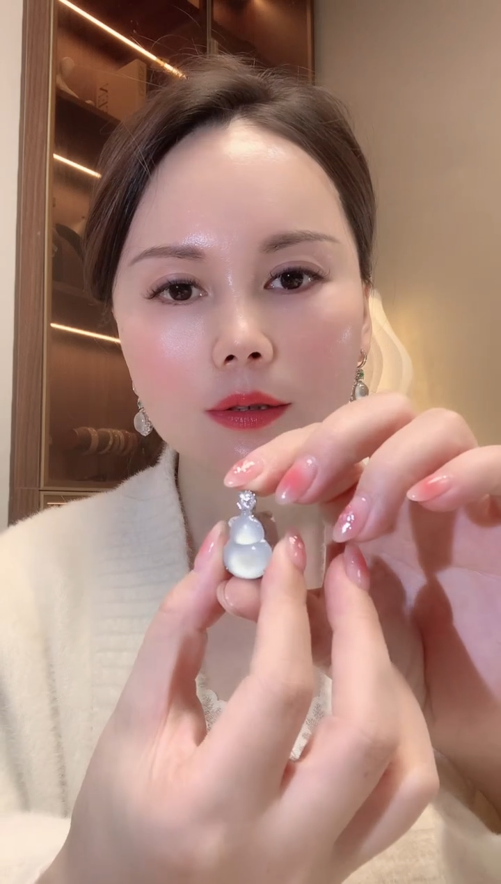 【闪购商品】翡翠吊坠(不含链)18K金镶嵌D86