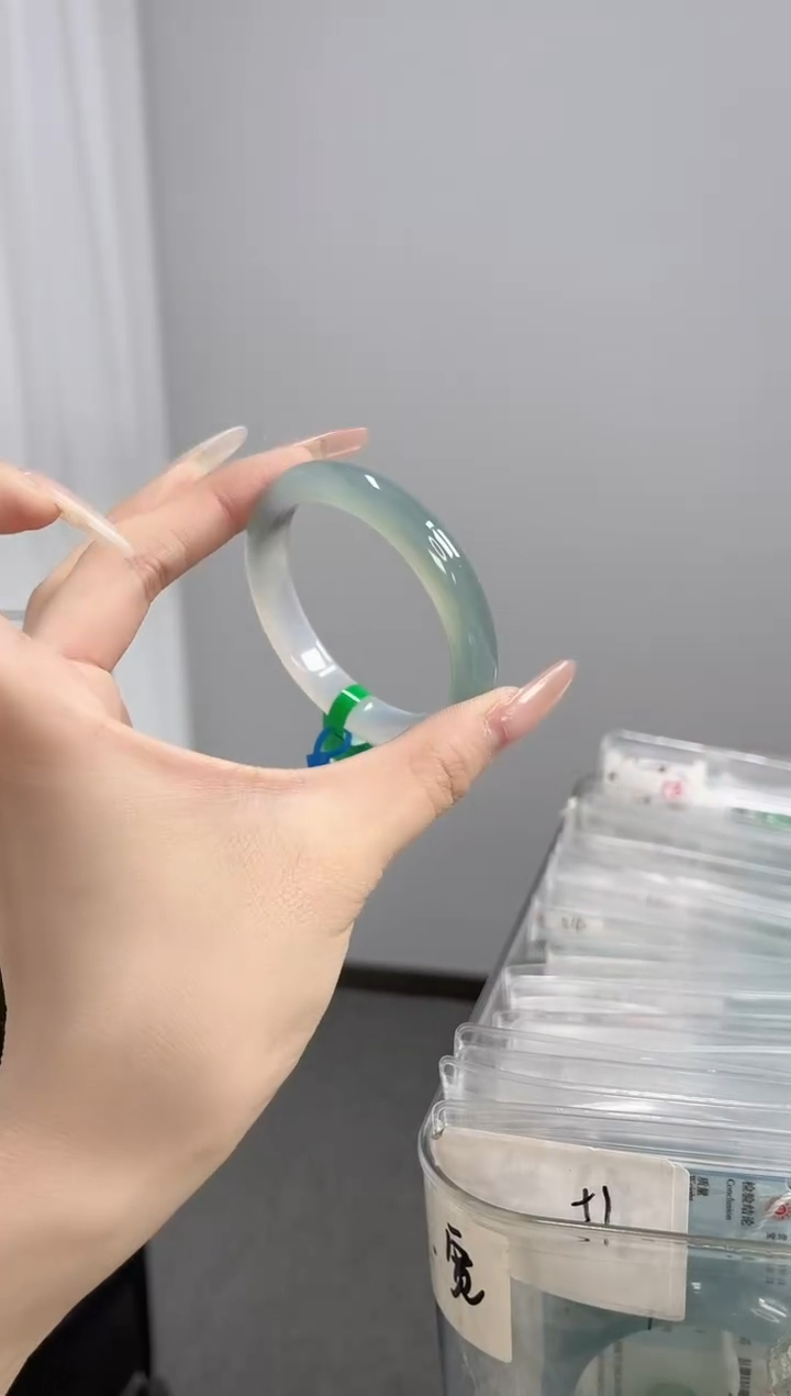 【闪购商品】玛瑙/玉髓手镯未镶嵌55-56圈