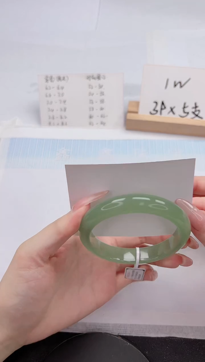 【闪购商品】石英质玉手镯未镶嵌270-59.1