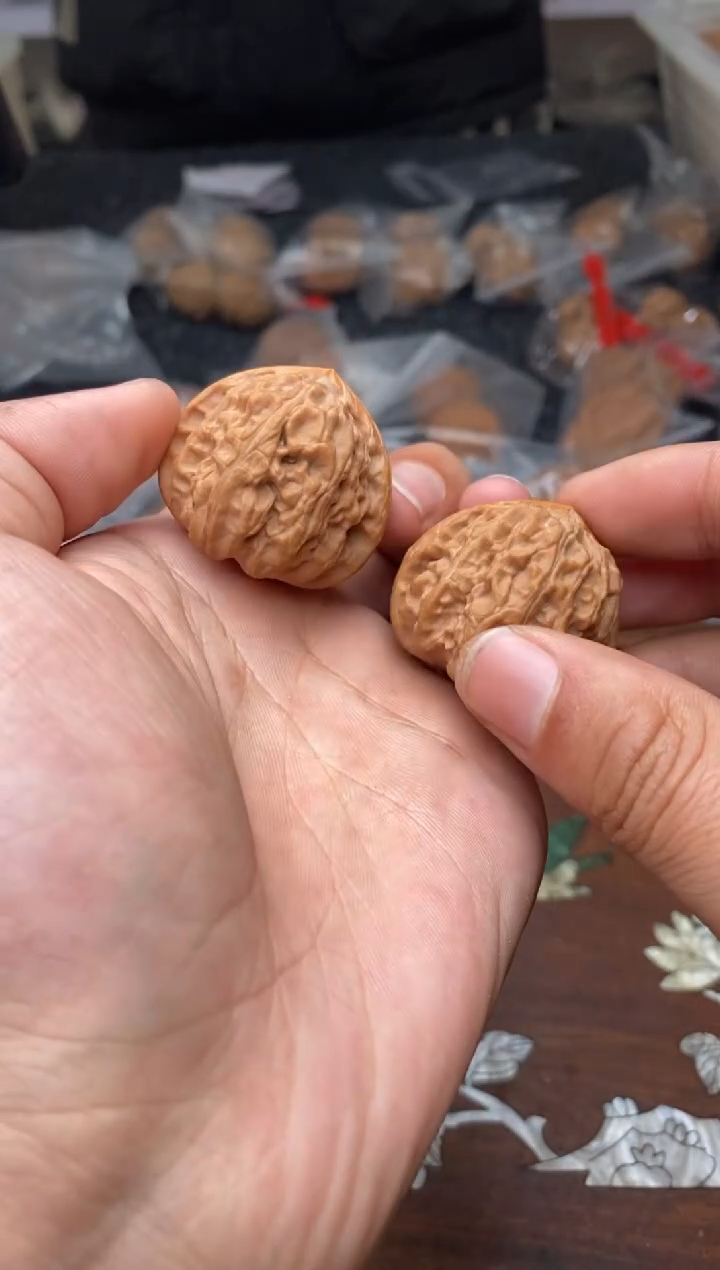 【闪购商品】文玩核桃把件A169号35尺白狮子1