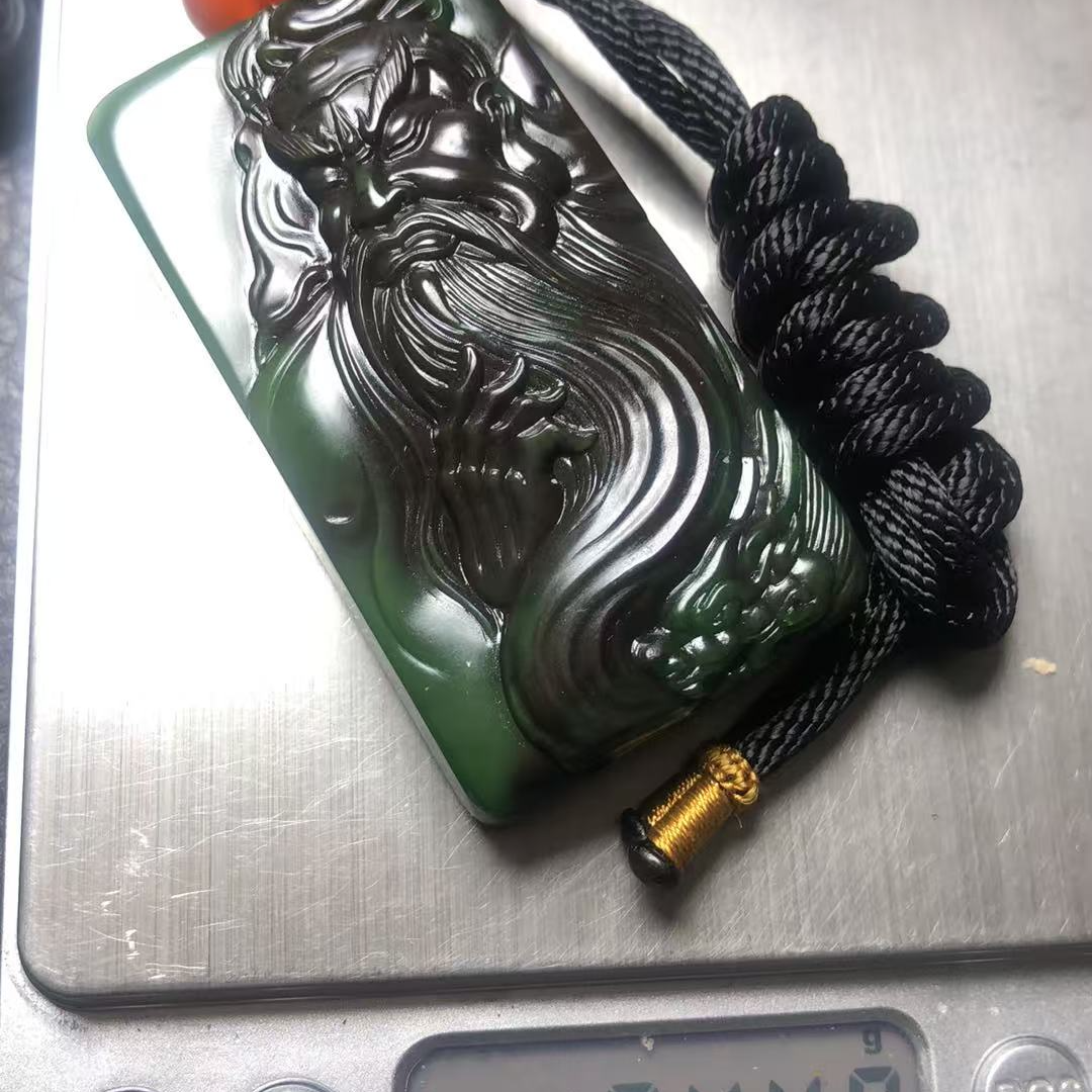 和田玉碧玉聚红皮关二爷挂件