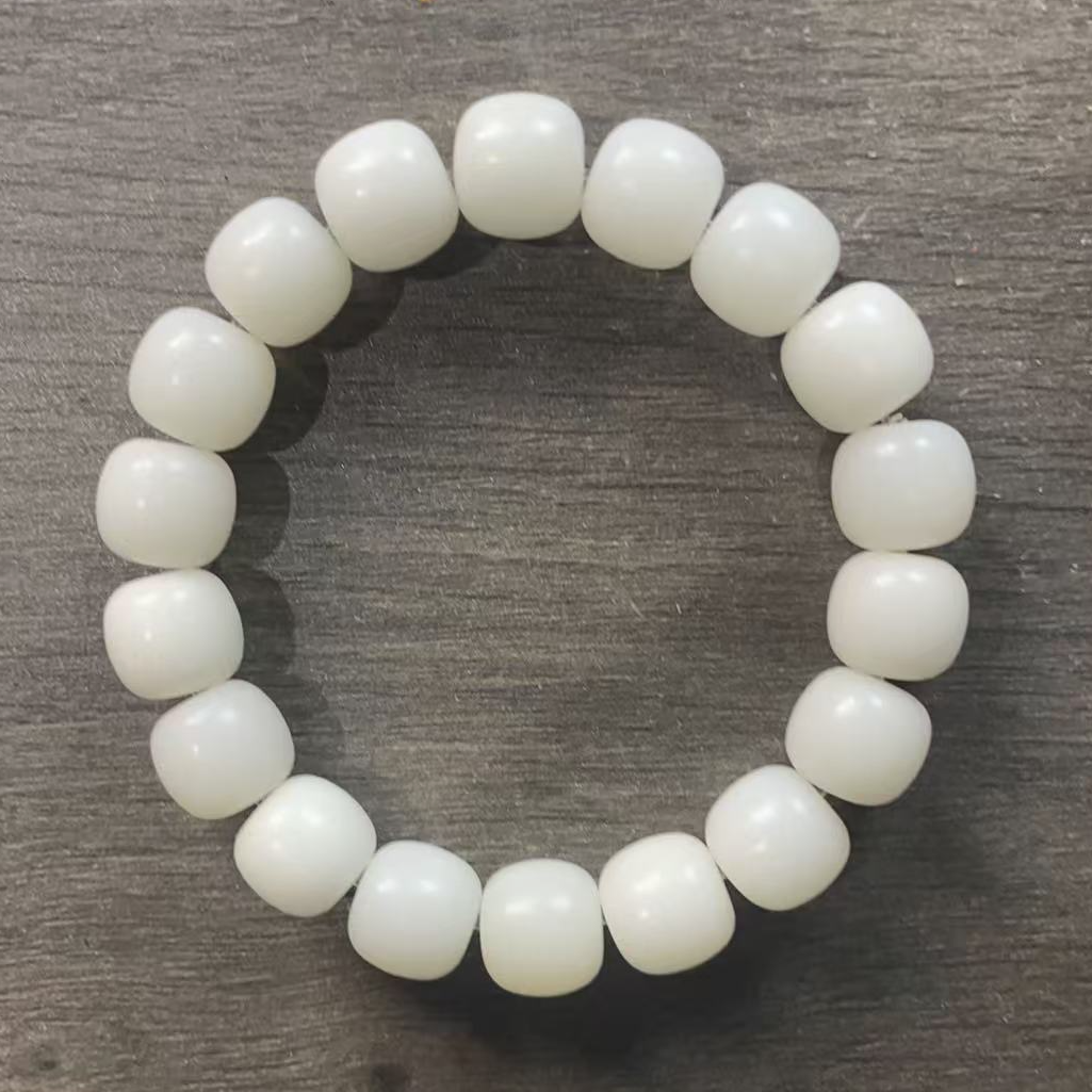A206白玉菩提卡1.1桶珠单圈手串
