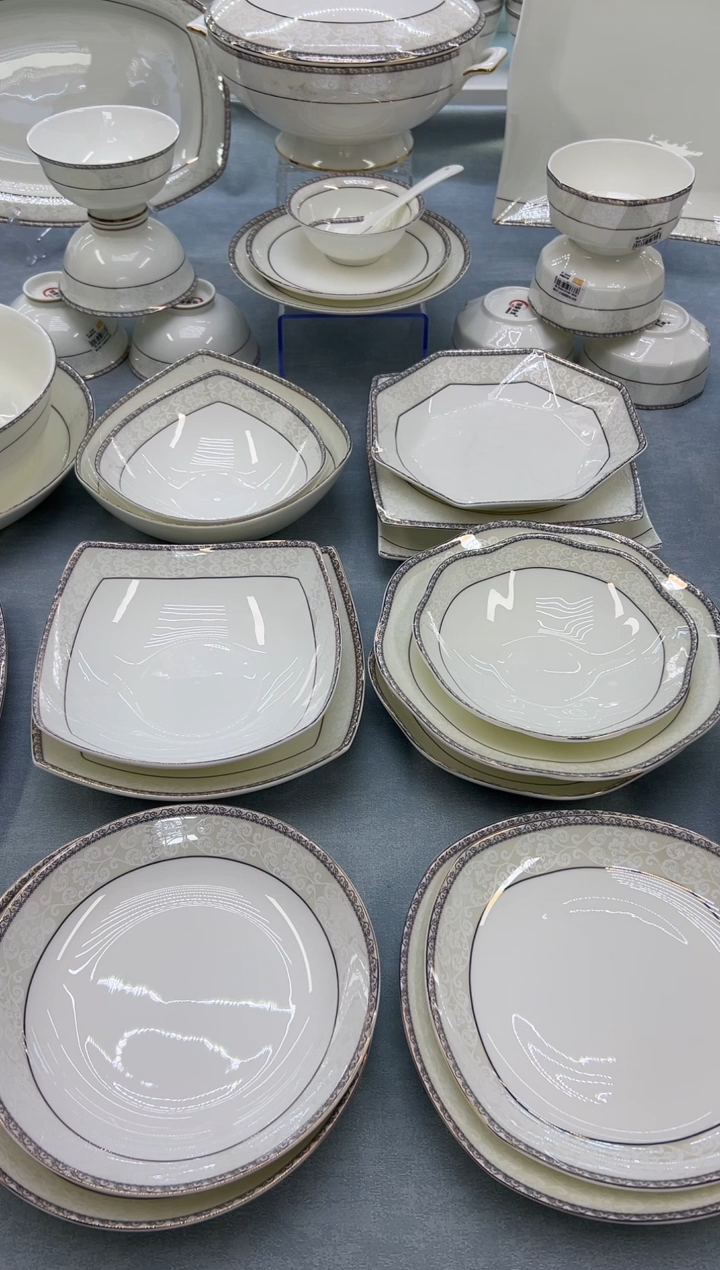 骨瓷玲珑5.5奥10个  