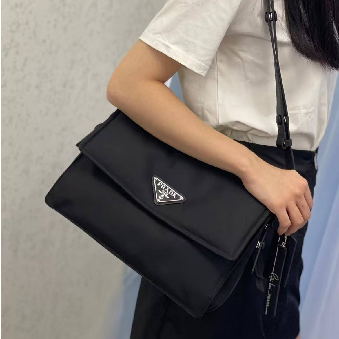99新 Prada/普拉达 蔚蓝中古/黑色尼龙 邮差包 中号