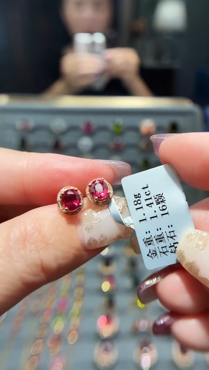 18K金镶嵌耳饰碧玺1.41配钻