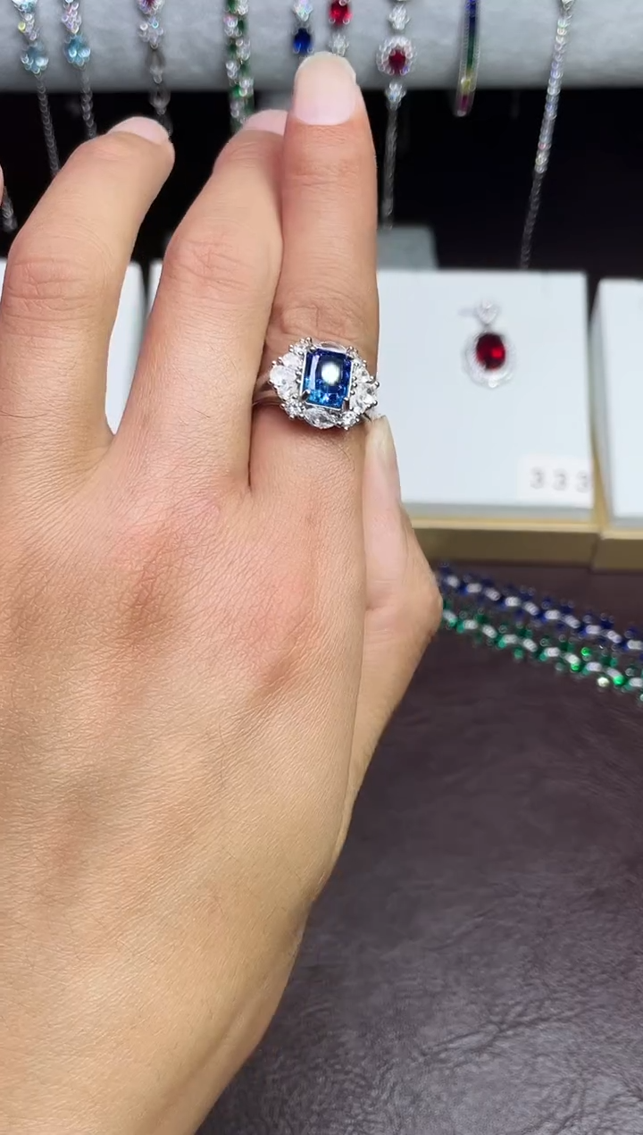 合金合成钻石蓝宝戒指