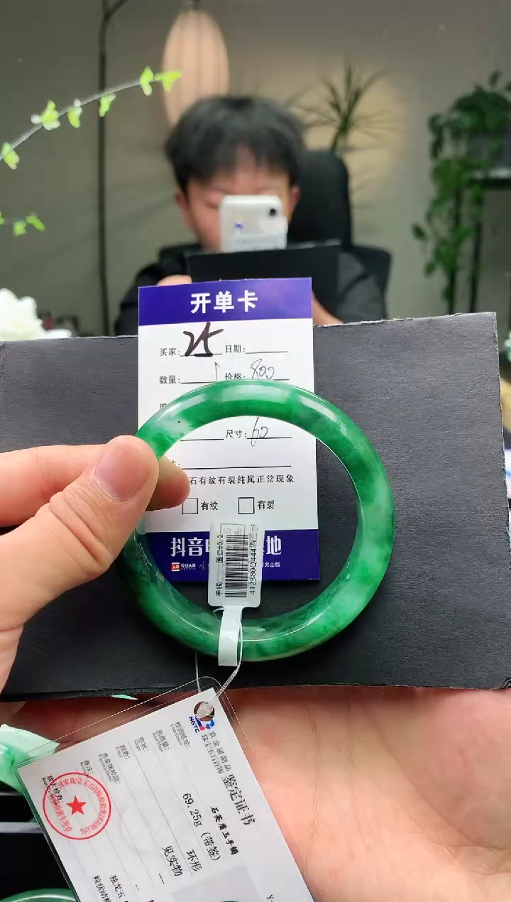 【闪购商品】石英质玉手镯未镶嵌序号圈口60