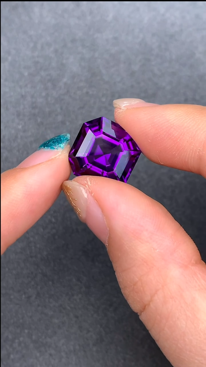 【闪购商品】水晶无未镶嵌13.29克拉