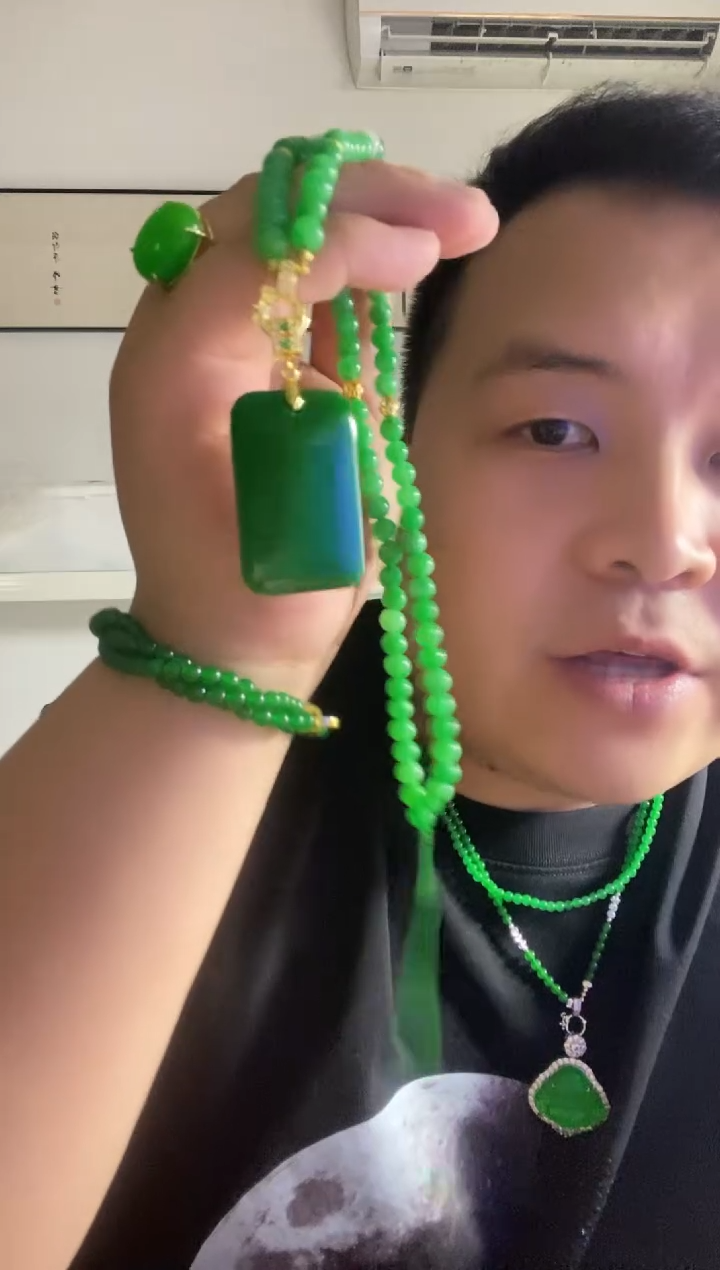 翡翠14K金镶嵌颈饰128无事牌