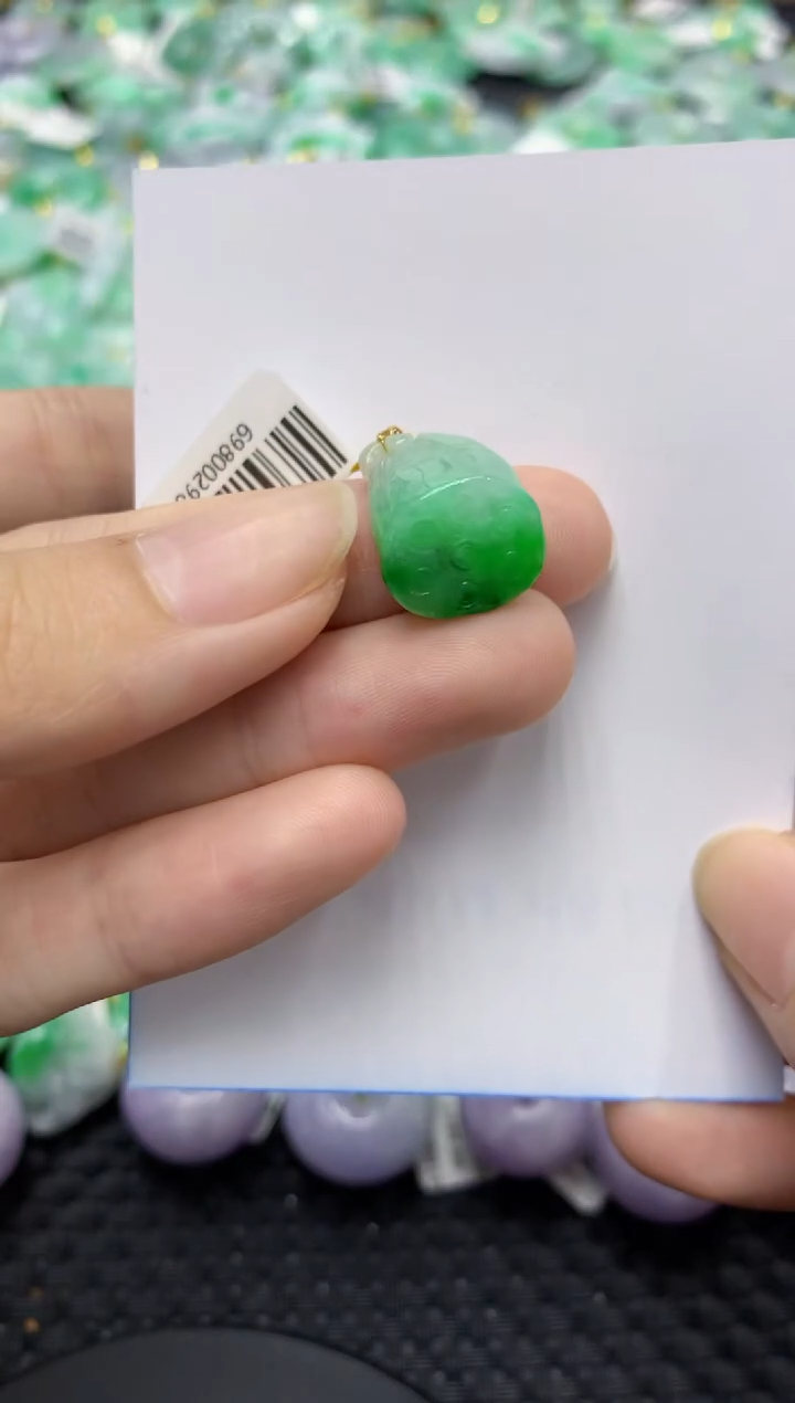 翡翠18K金镶嵌颈饰天然缅甸翡翠A货