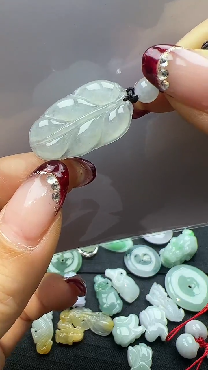 【闪购商品】翡翠颈饰未镶嵌叶子