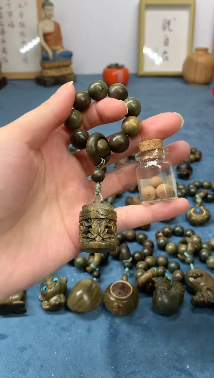 【闪购商品】维腊木（绿檀）把件西番莲香囊 送1瓶香丸