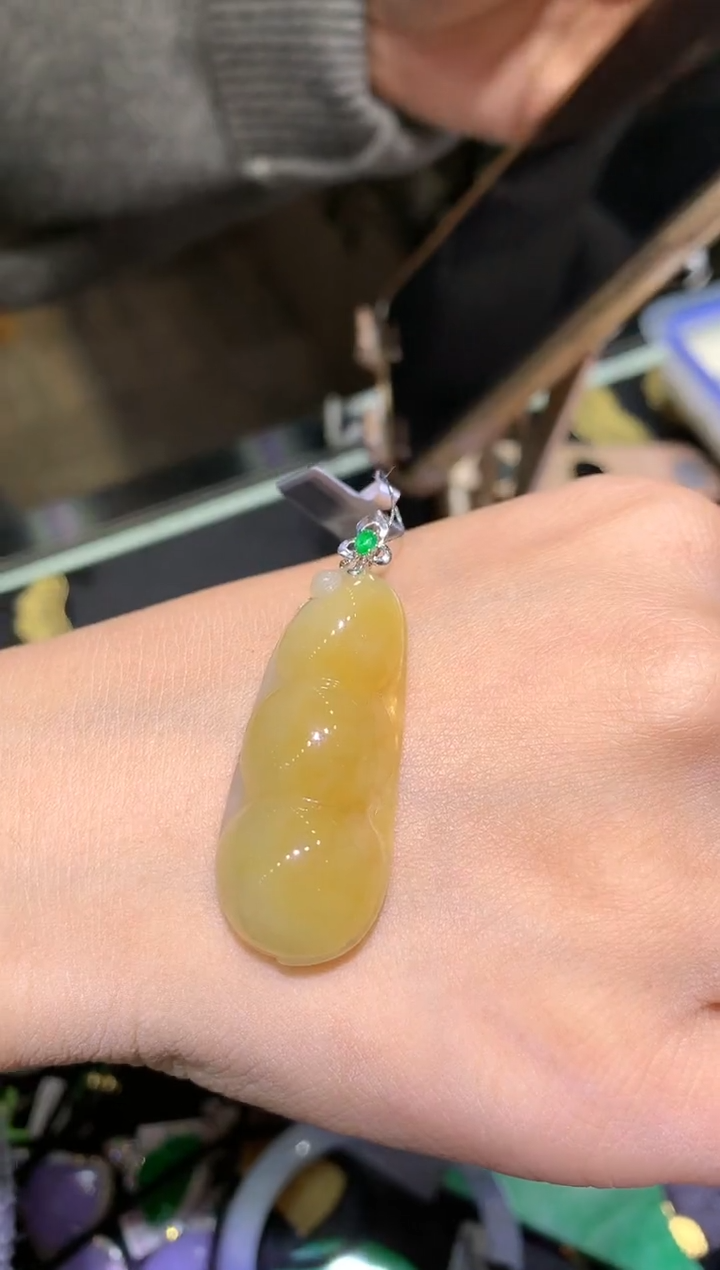 【闪购商品】翡翠吊坠(不含链)18K金镶嵌豆子