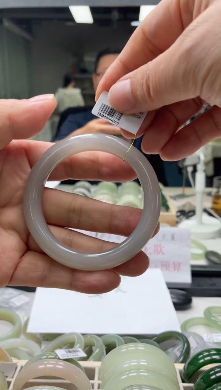 【闪购商品】和田玉手镯未镶嵌编码9065 圈口58-59