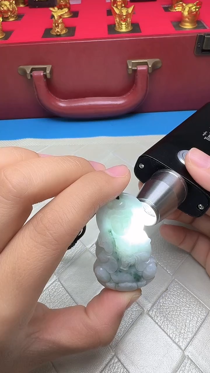 翡翠未镶嵌颈饰观音吊坠多样性发一个