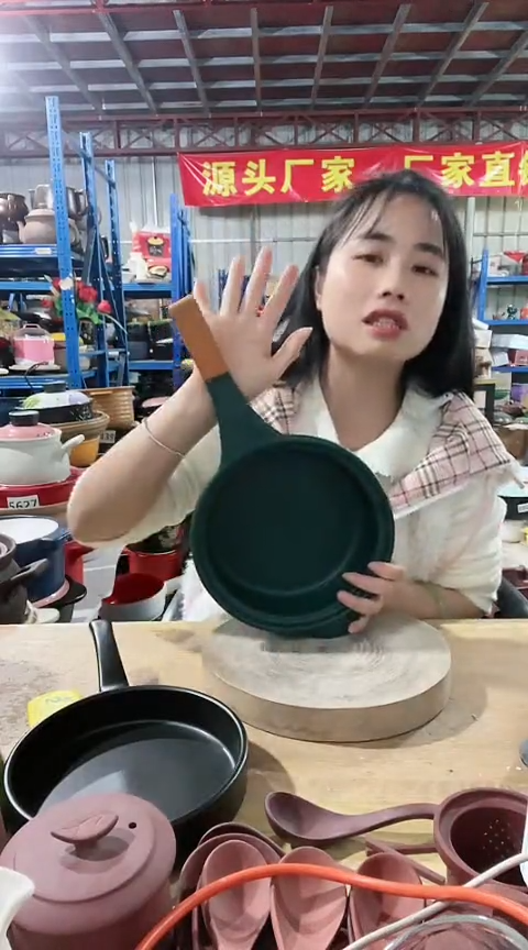陶瑕疵绿色手把煎锅不带盖