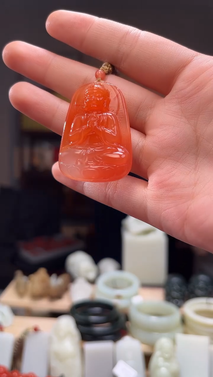 颈饰未镶嵌南红玛瑙吊坠