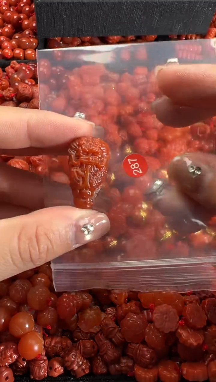 【闪购商品】南红玛瑙合金颈饰1